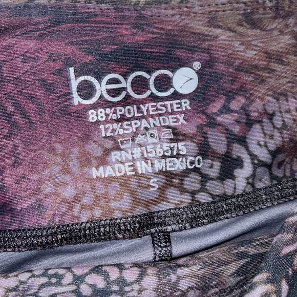becco cropped burgundy black swirl patterned active sport leggings size small - Picture 3 of 4